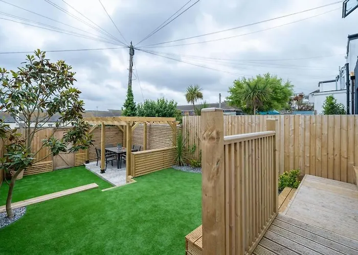 Stylish & Modern Home, Central Newquay W/Parking