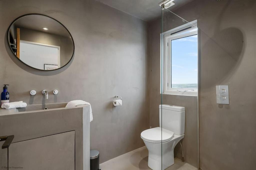 Stylish & Modern Home, Newquay W/parking Holiday home *