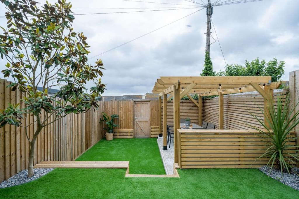 Stylish & Modern Home, Newquay W/parking